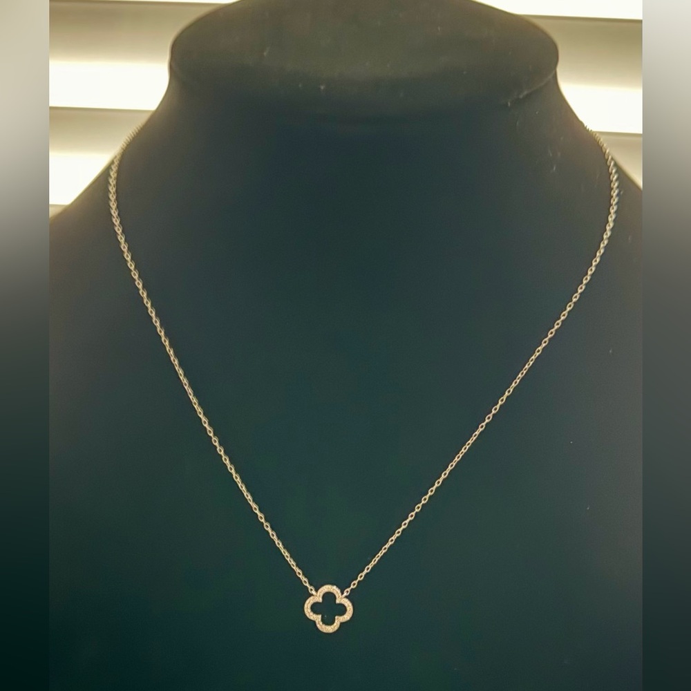 Elegant Silver Clover Pendant Necklace